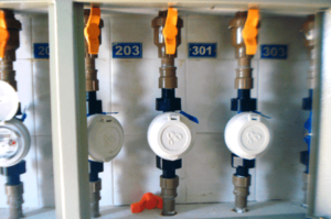 Medidas eficientes para economizar no condomínio 