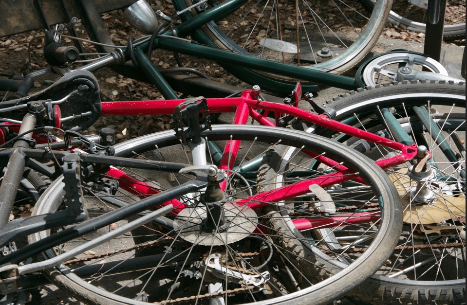 Bicicletas Abandonadas no Condomínio