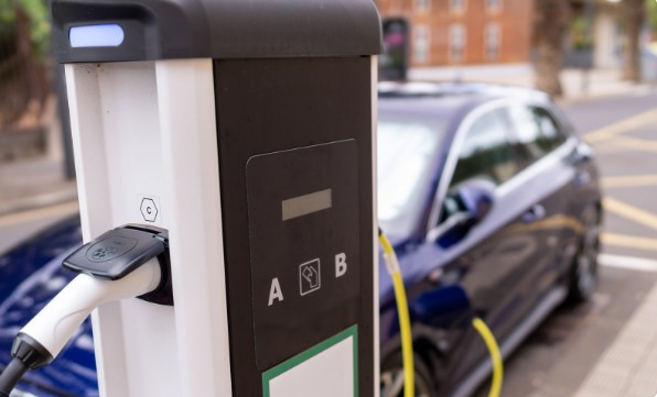 Recarga de Veículos Elétricos em Condomínios